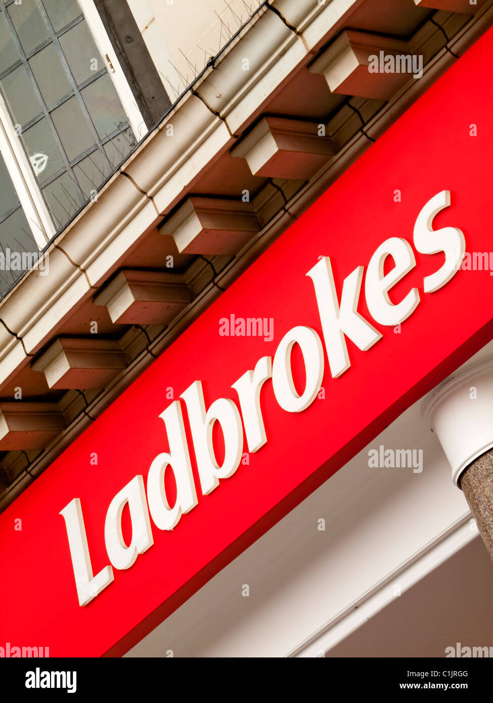 Melden Sie außen Ladbrokes Wetten Shop einen britisches Einzelhandel Buchmacher mit über 2400 Filialen Stockfoto
