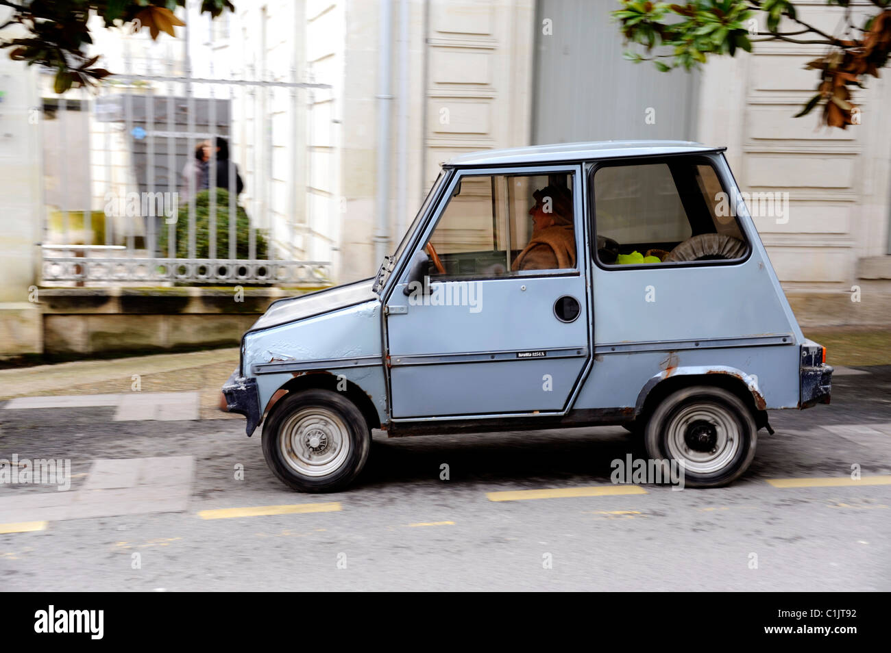 Altes Auto Bretta 125 LX in Azay-le-Rideau, Indre Flusstal, Loire ... Altes Auto Bretta 125 LX in Azay-le-Rideau, Indre Flusstal, Loire ...