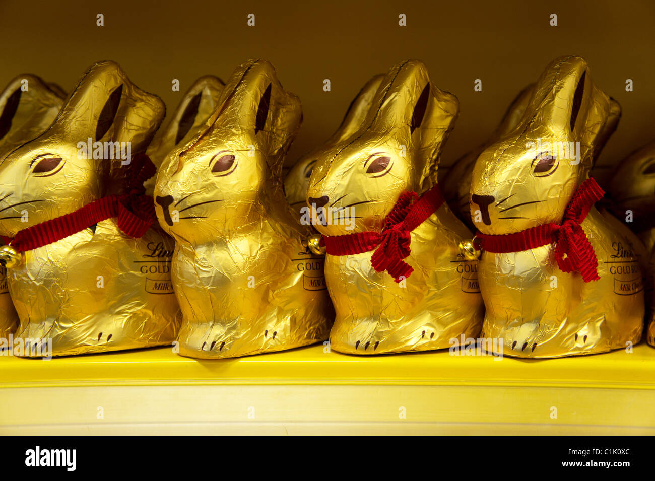 Goldene "Osterhasen" britische Supermarktkette Stockfoto
