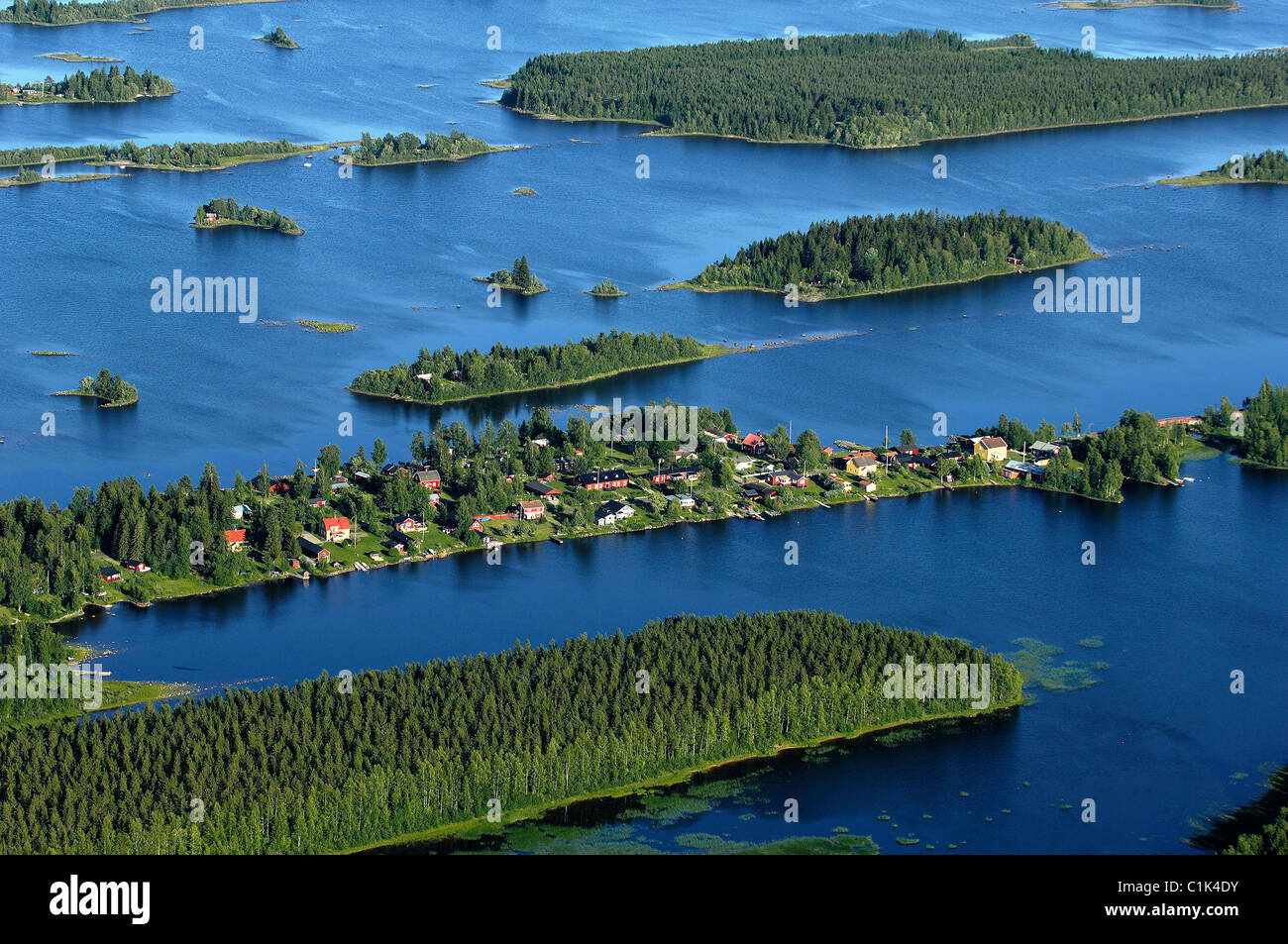 Schweden, Region von Umea, Dorf auf einer Ostsee-Halbinsel (Luftbild) Stockfoto