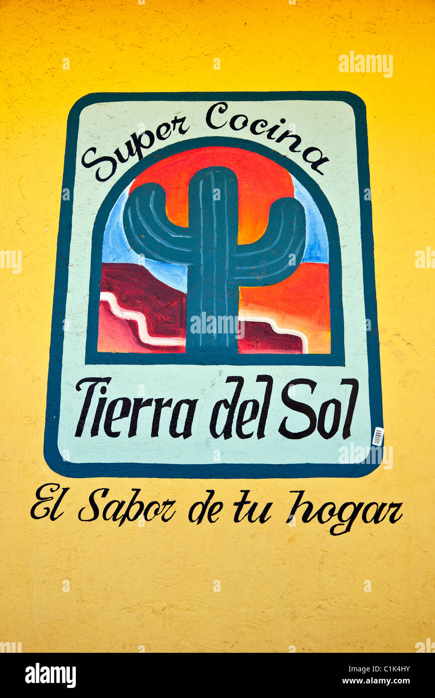 schöne vibrantly farbigen handbemalten Zeichen Logo Werbegrafik an Wand Homestyle Restaurant in Oaxaca, Mexiko Stockfoto