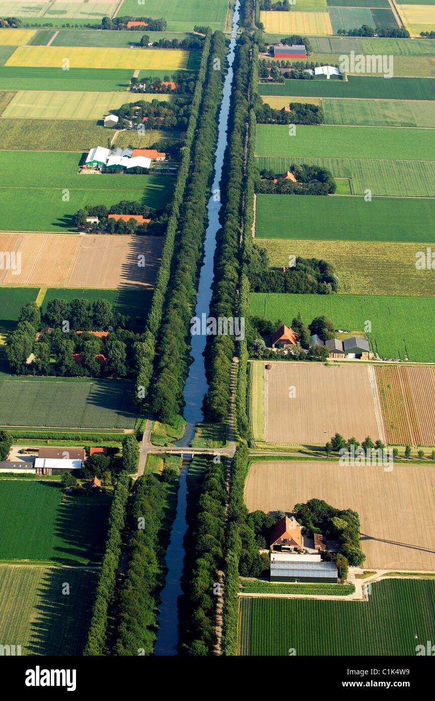 Niederlande, Nordholland, einen Kanal auf einem Polder (Luftbild) Stockfoto