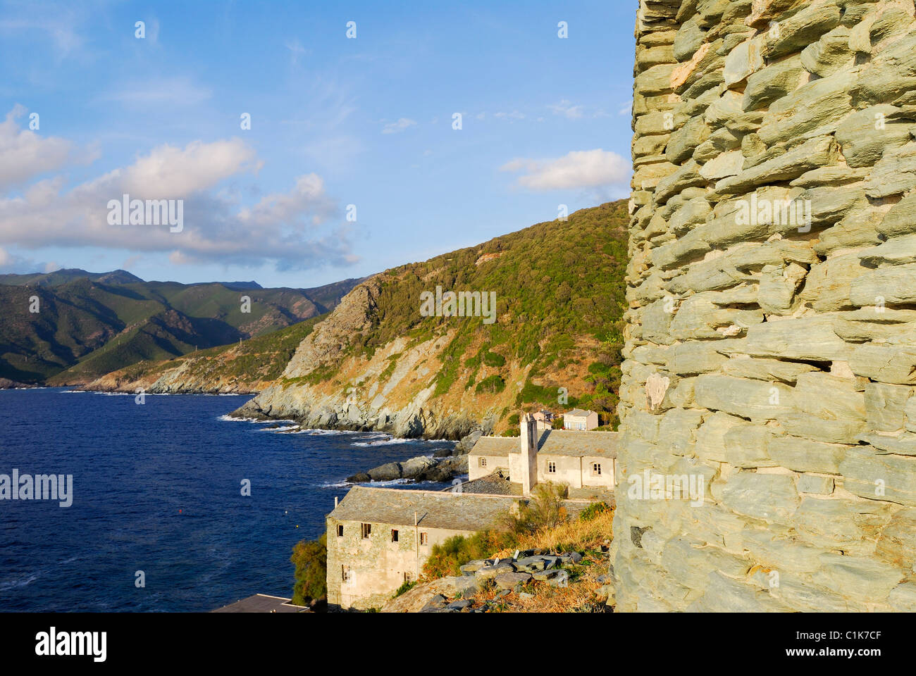Frankreich, Haute Corse, Cap Corse, Pino, Hafen und der genuesischen Turm Scalo Stockfoto