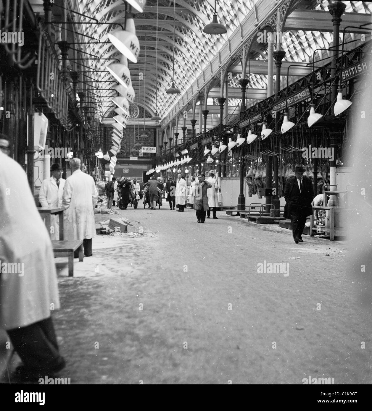 der 1950er Jahre. Geschichtsbild aus in den berühmten Smithfield Markt, das Zentrum für die Verteilung des Fleisches in London. Stockfoto