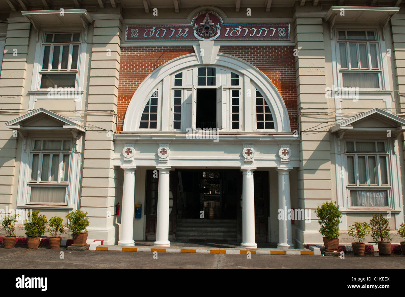 Eingang zur Königin Saovabha Memorial Institute und Schlangenfarm in Thailand Stockfoto