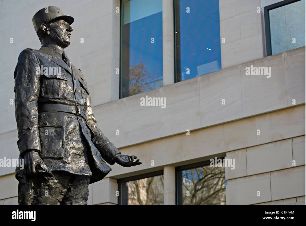 Detail der Bildhauer Angela Conner Statue von general Charles de Gaulle, im Carlton Gardens, London, england Stockfoto