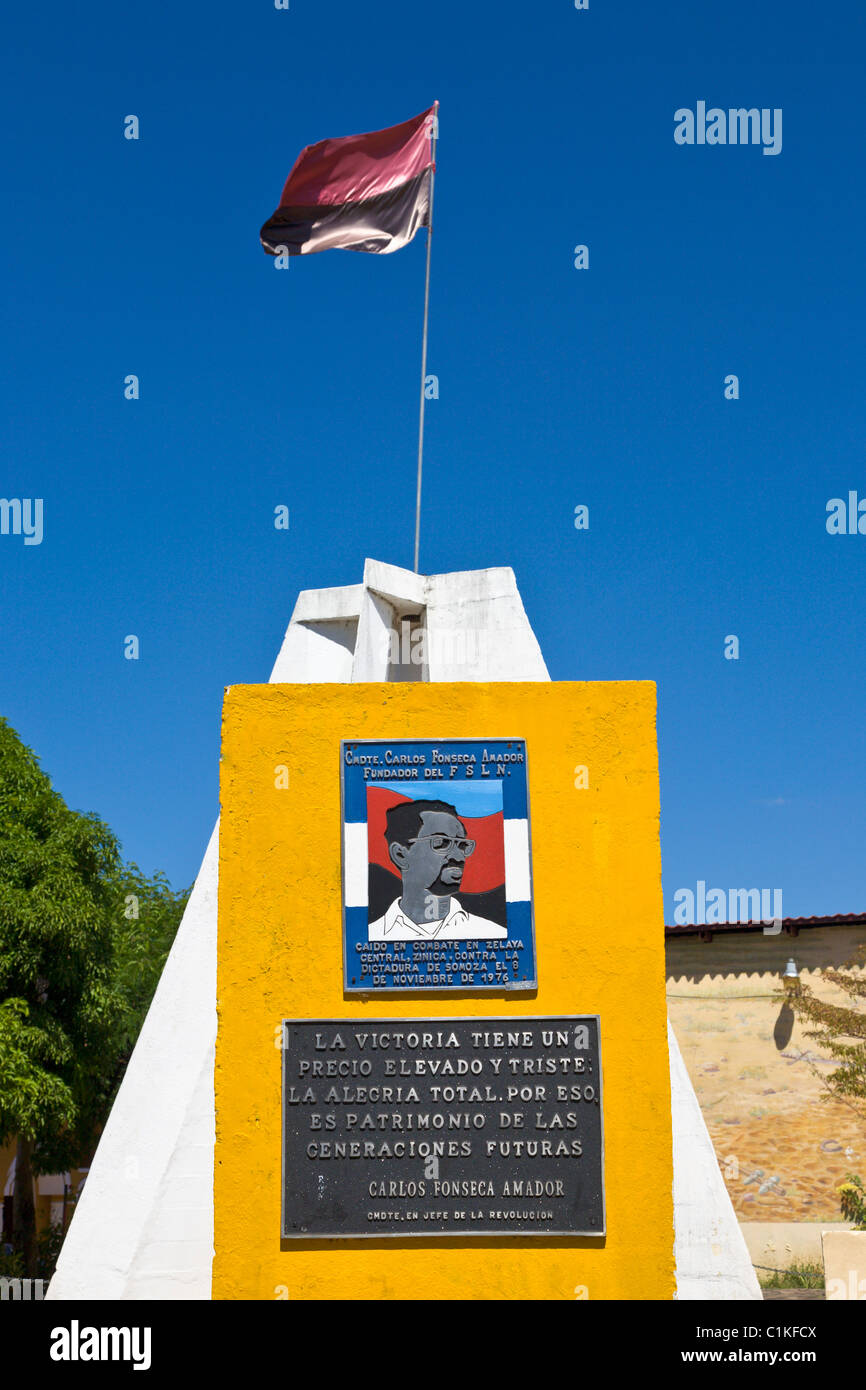 Plakette um Carlos Fonseca Amador, Sandinista Denkmal für die Helden und Märtyrer von Leon, Leon, Nicaragua Stockfoto