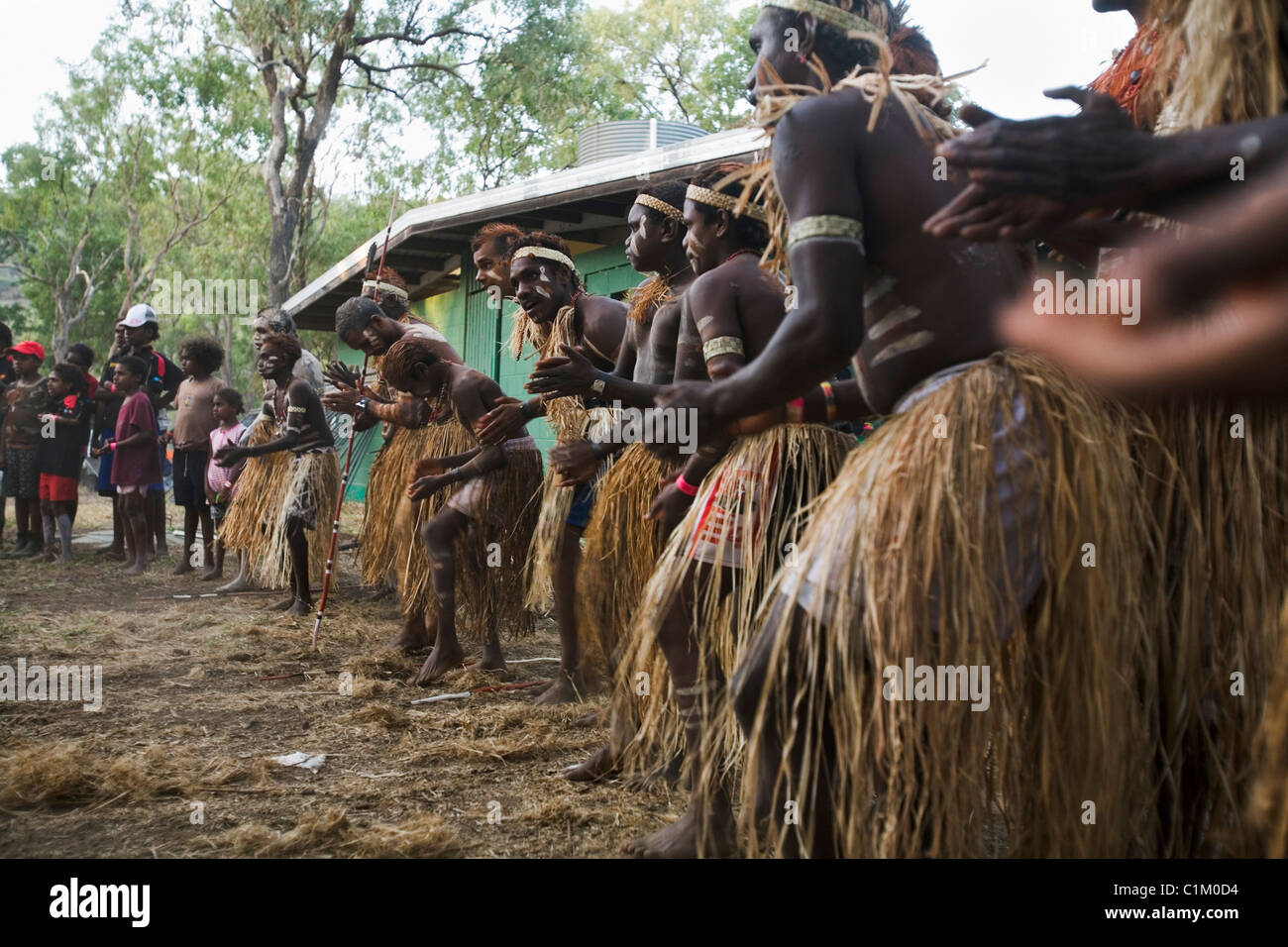 Lockhart River Gemeinschaft Tanzgruppe beim Laura Aboriginal Dance Festival. Laura, Queensland, Australien Stockfoto