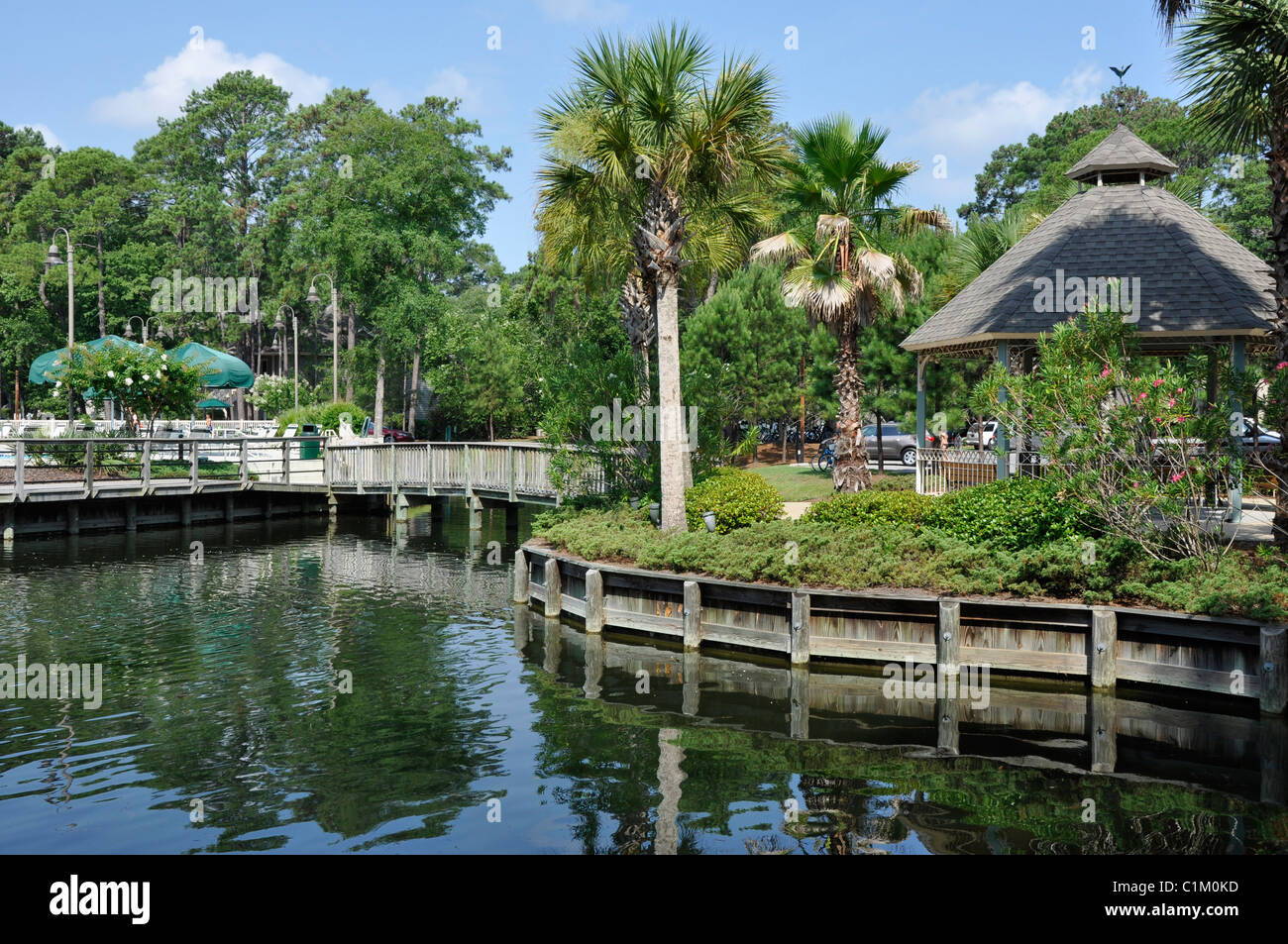 Lagune von einem Resort-Gebäude.  Das Resort ist auf Hilton Head Island in South Carolina. Stockfoto