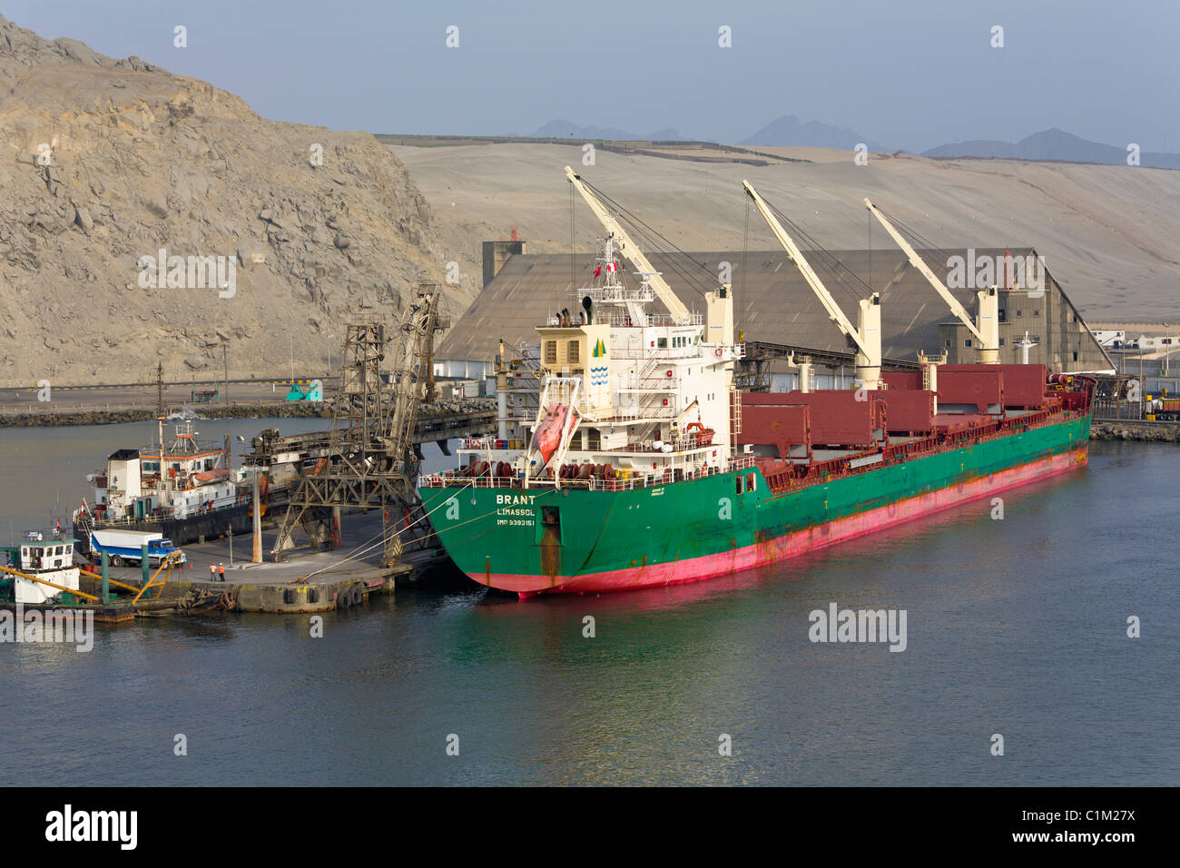 Frachter angedockt an den Port Salaverry, Trujillo, Peru Stockfoto