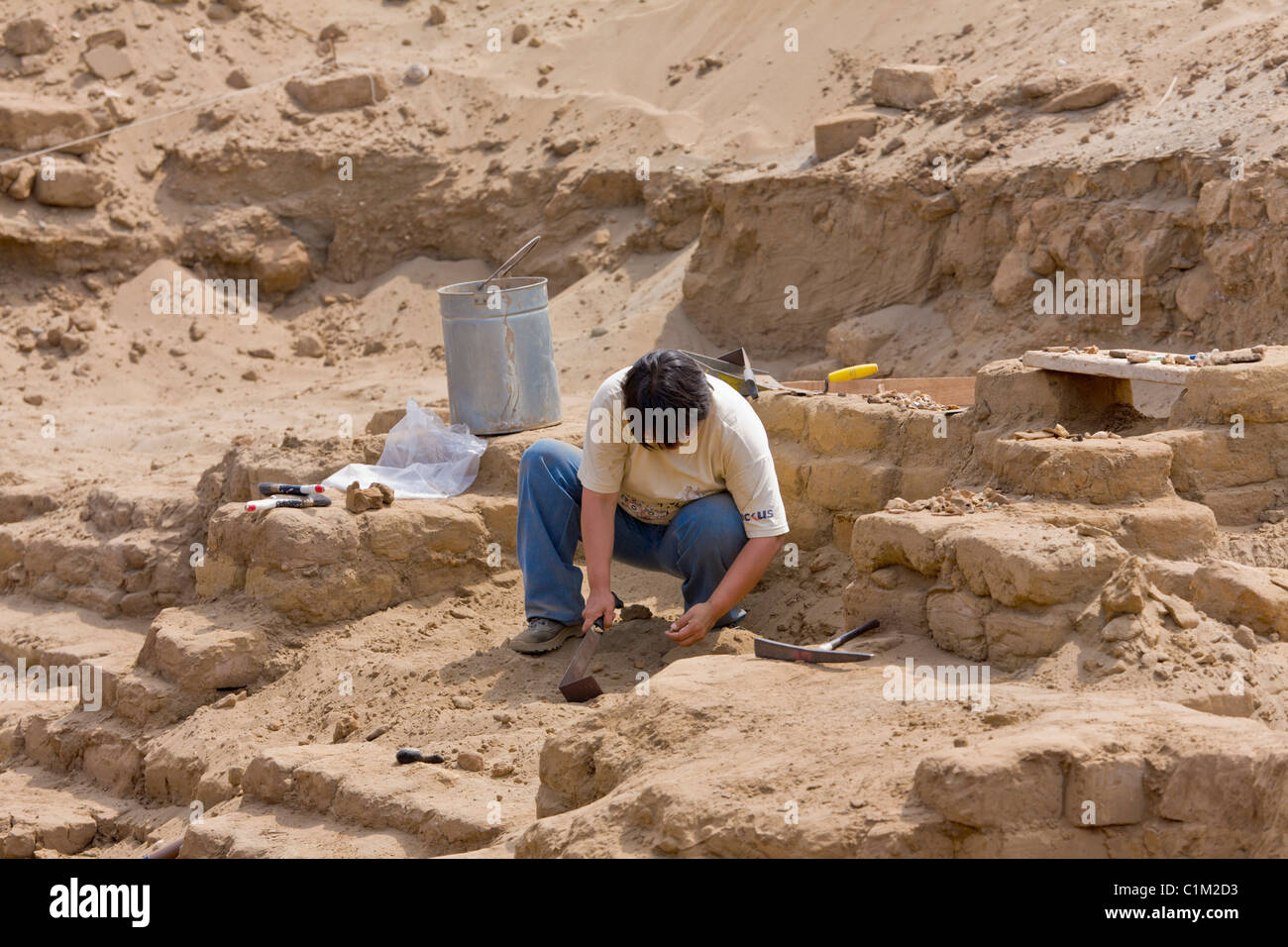 Archäologen Graben an der Huaca De La Luna, Trujillo, Peru Stockfoto