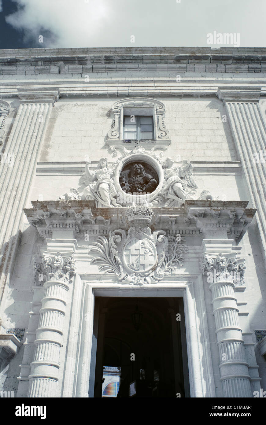 Eingang zum Palazzo de Vilhena Stockfoto