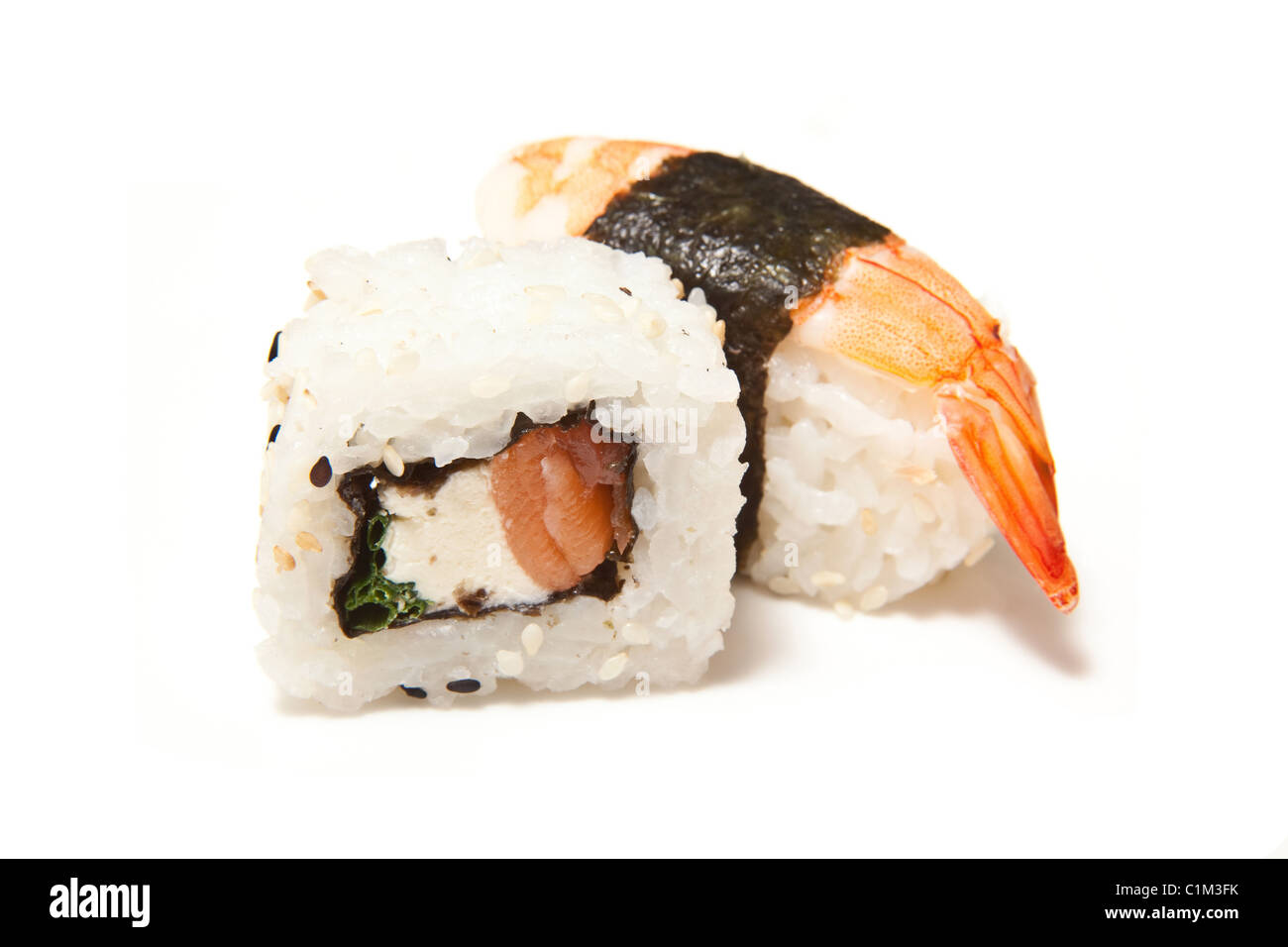 Sushi isoliert auf einem weißen Studio-Hintergrund. Stockfoto