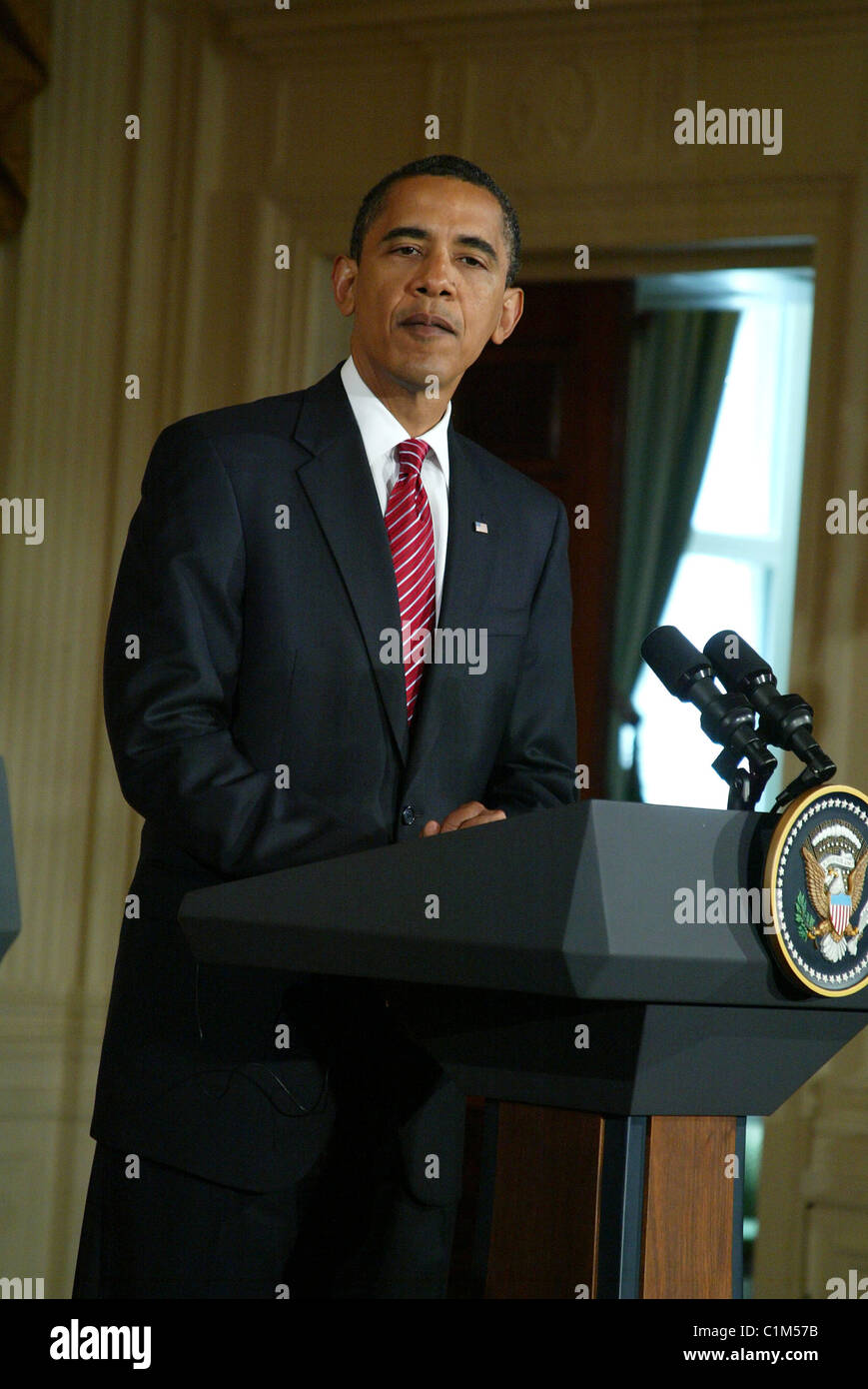 US-Präsident Barack Obama im Gespräch mit der Presse im Weißen Haus mit der deutschen Bundeskanzlerin auf eine umfassende Agenda von konsultieren Stockfoto