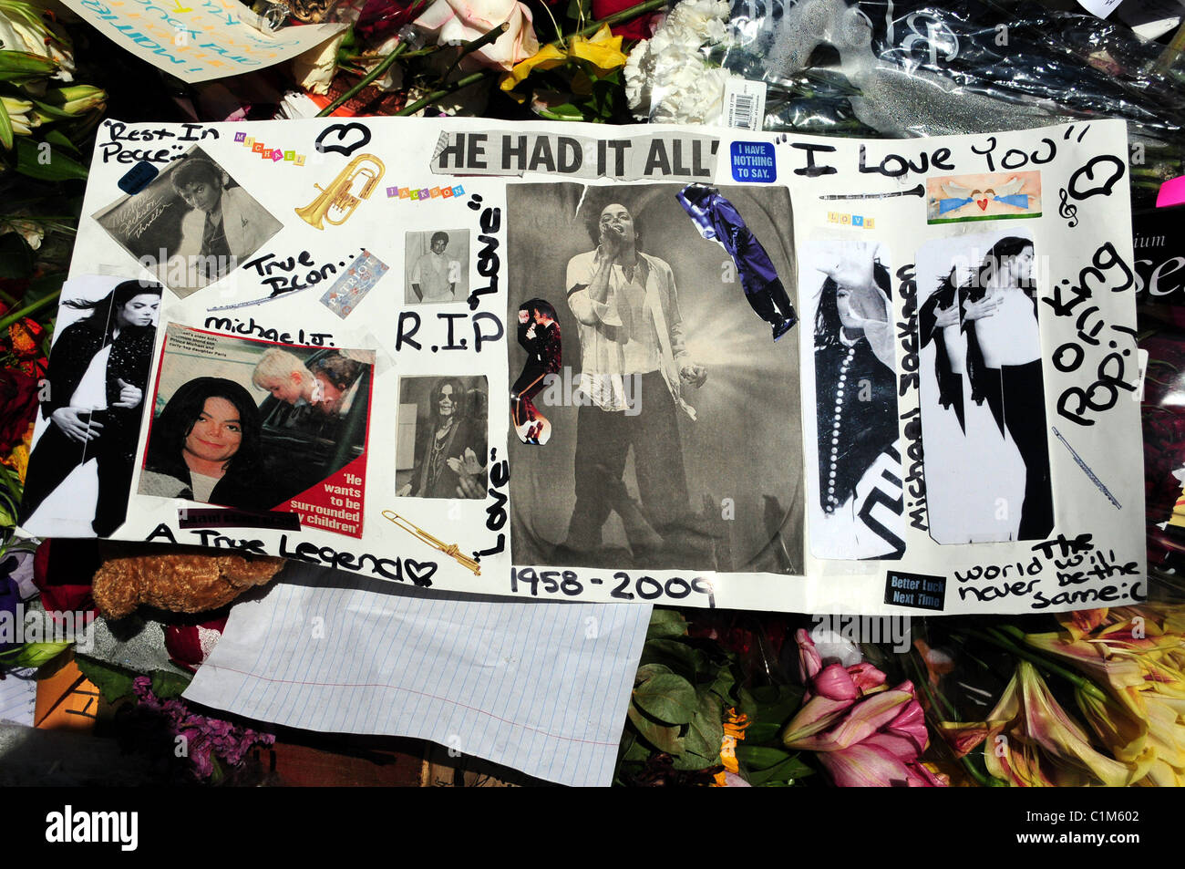 Fans aus aller Welt versammeln sich, um ihren Respekt zu Michael Jackson von seinen Stern auf dem Hollywood Walk of Fame in Zahlen Stockfoto