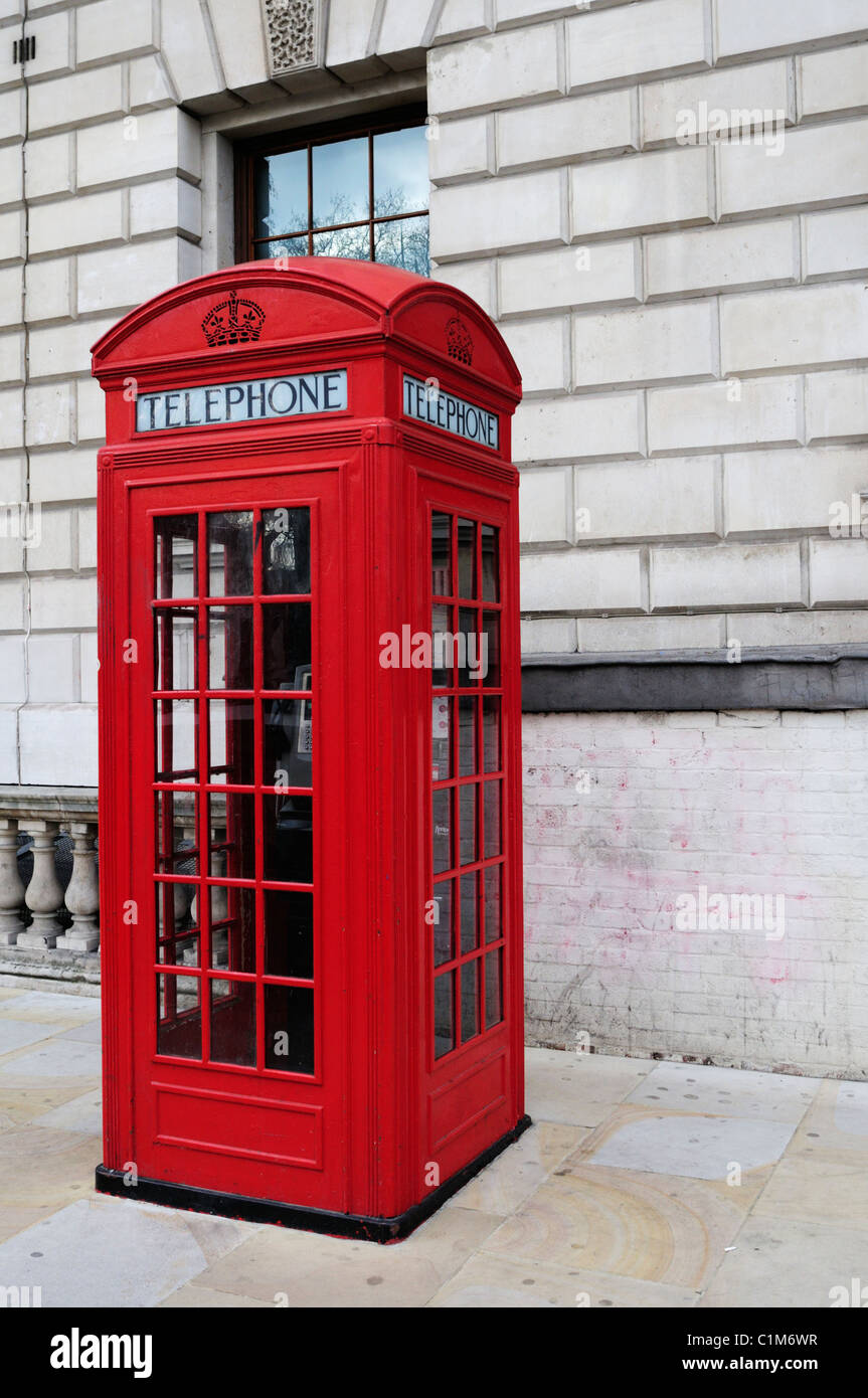 Ein rotes Telefon Box, Great George Street, London, England, UK Stockfoto