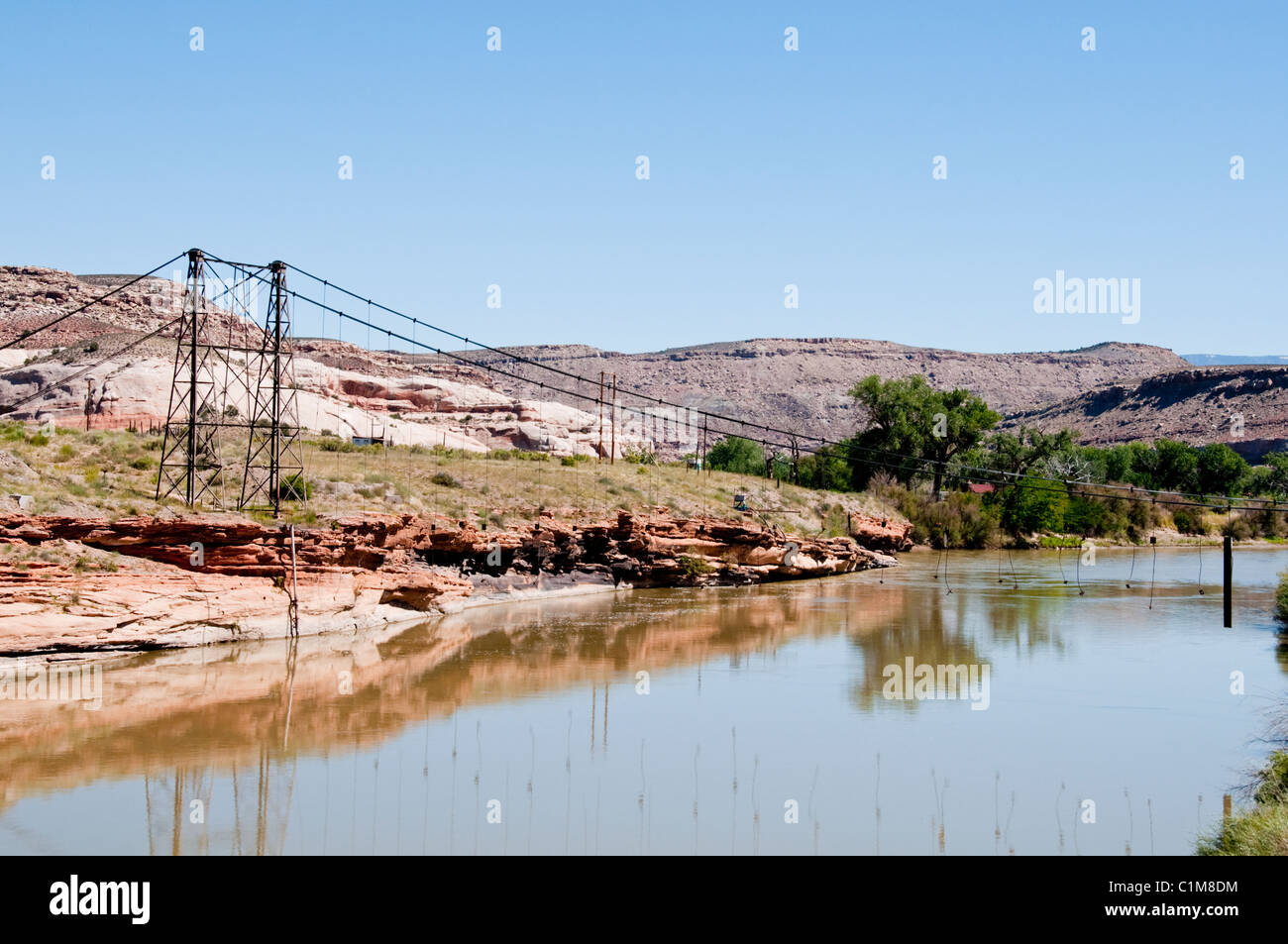 Colorado River Scenic Byway, Route 128, Dewey Bridge, Castle Rock, hohen Mauern umgebene Korridor, Monitor & Merrimac Buttes, Felsen, Utah, USA Stockfoto