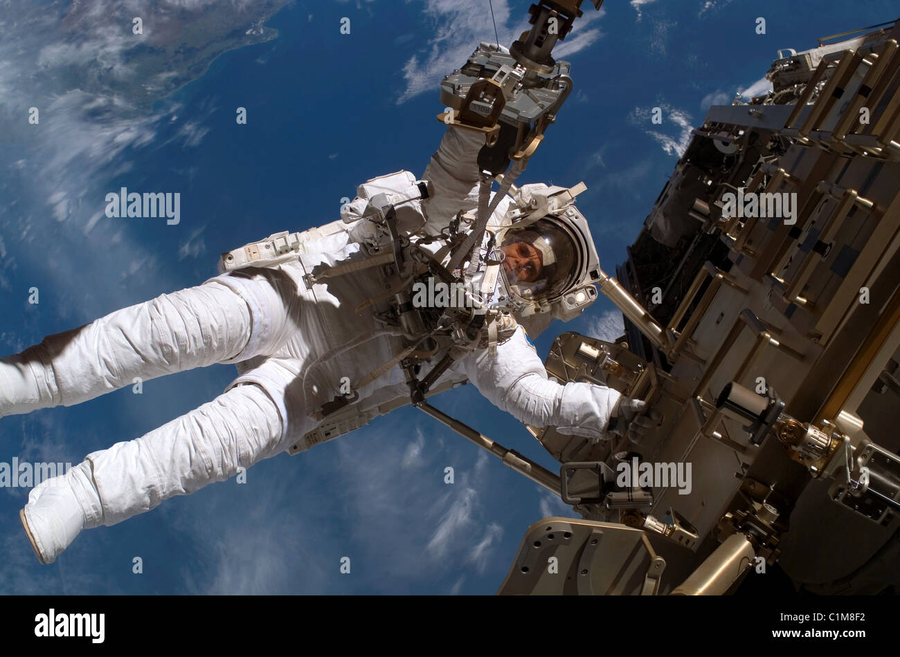 ESA Astronaut Christer Fuglesang, arbeitet das erste skandinavische im Raum auf der internationalen Raumstation ISS. Stockfoto