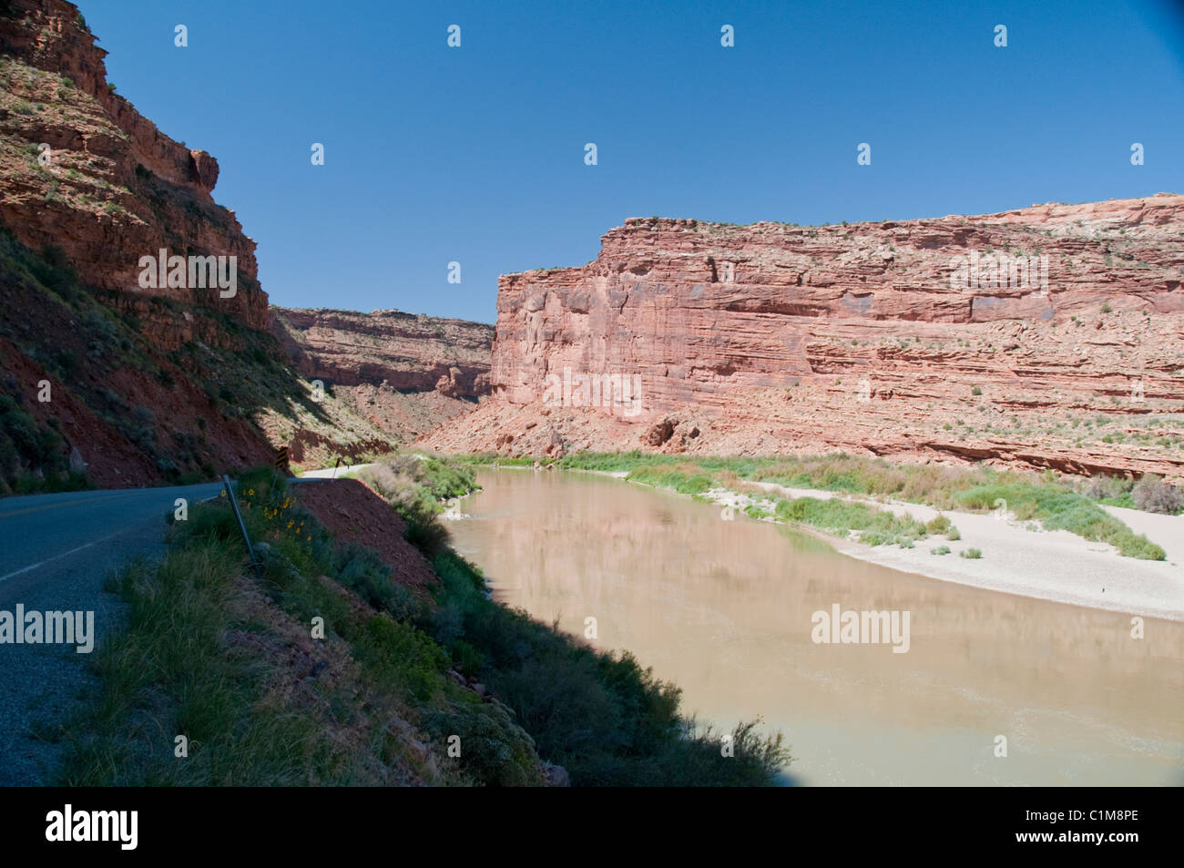 Colorado River Scenic Byway, Route 128, Fisher Towers, Castle Rock, hohen Mauern umgebene Korridor, Monitor & Merrimac Buttes, Felsen, Utah, USA Stockfoto