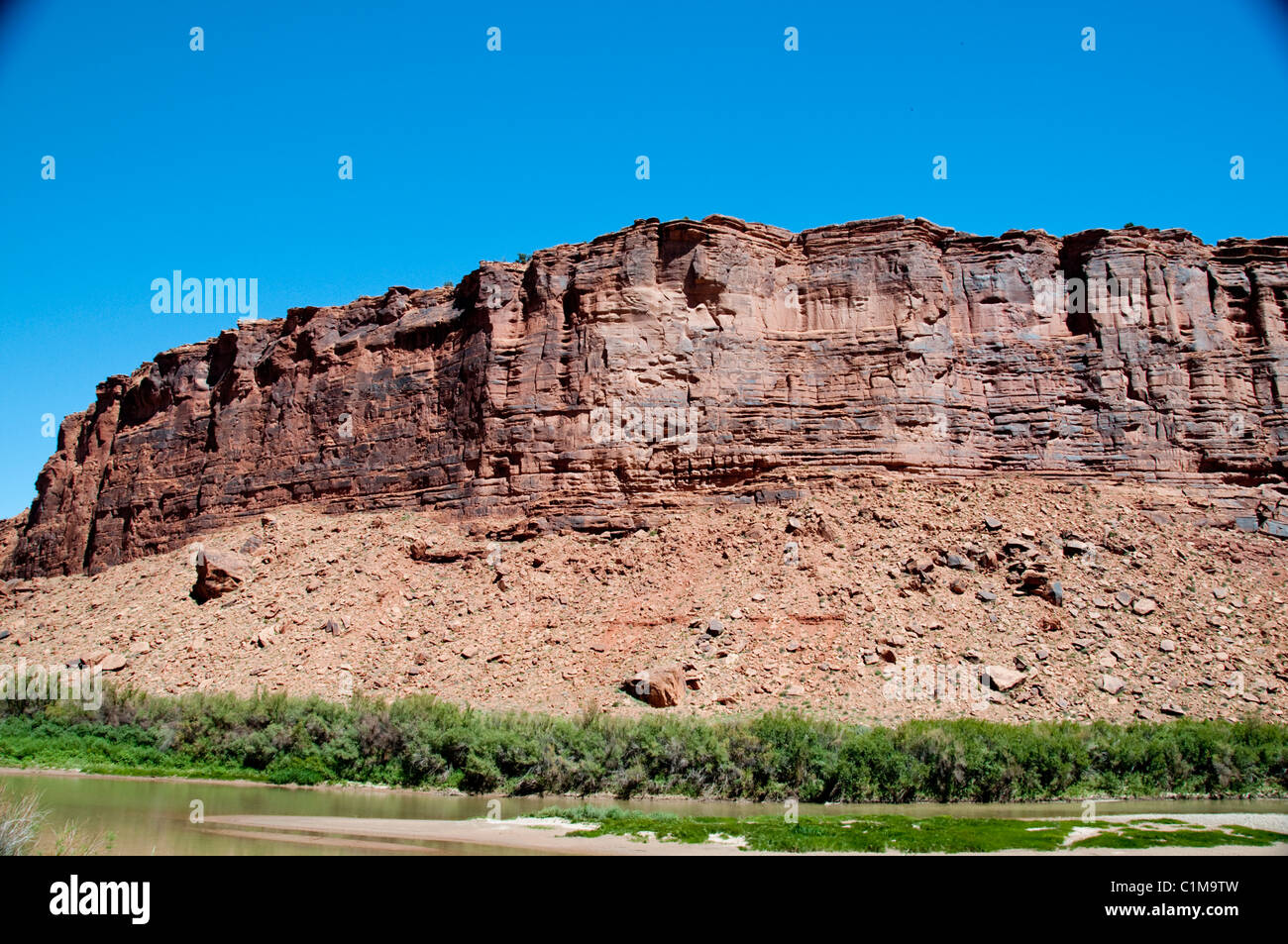 Colorado River Scenic Byway, Route 128, Fisher Towers, Castle Rock, hohen Mauern umgebene Korridor, Monitor & Merrimac Buttes, Felsen, Utah, USA Stockfoto