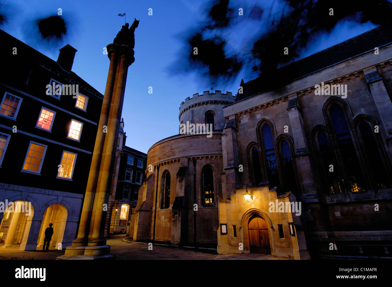 Großbritannien, London, Temple Church und Statue von zwei Templer auf einem Pferd Stockfoto
