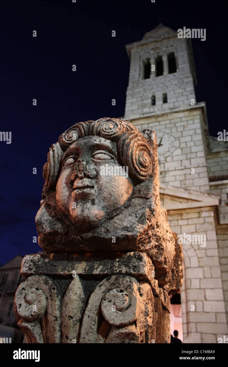 Römische Überreste außerhalb Kirche in Pakostane Zadar county Dalmatien Kroatien Stockfoto