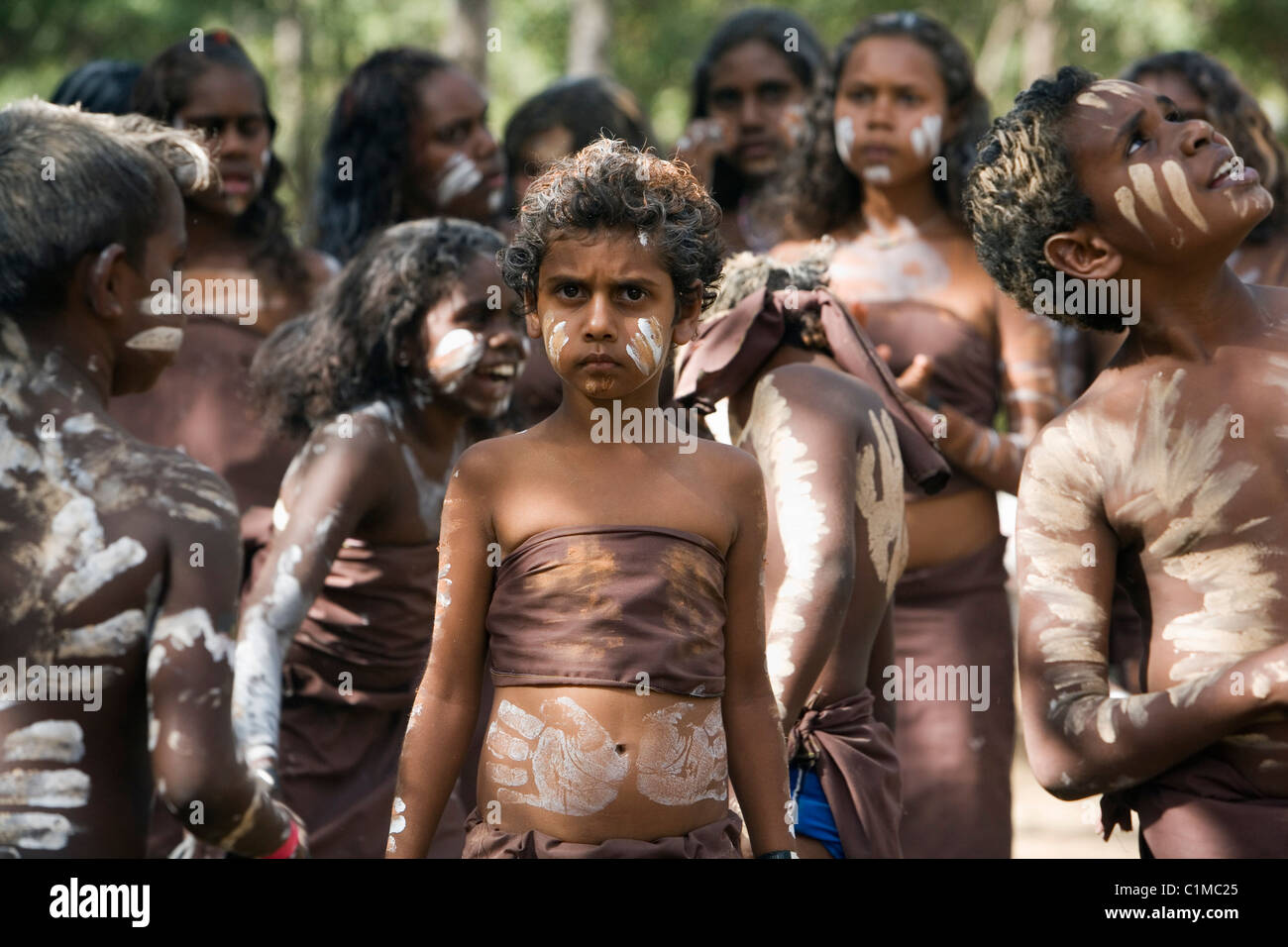 Junge einheimische Tänzer beim Laura Aboriginal Dance Festival. Laura, Queensland, Australien Stockfoto