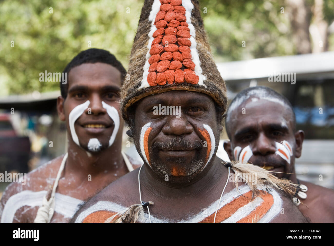 Tänzerinnen und Tänzer aus der Mornington Inselgemeinschaft an Laura Aboriginal Dance Festival. Laura, Queensland, Australien Stockfoto