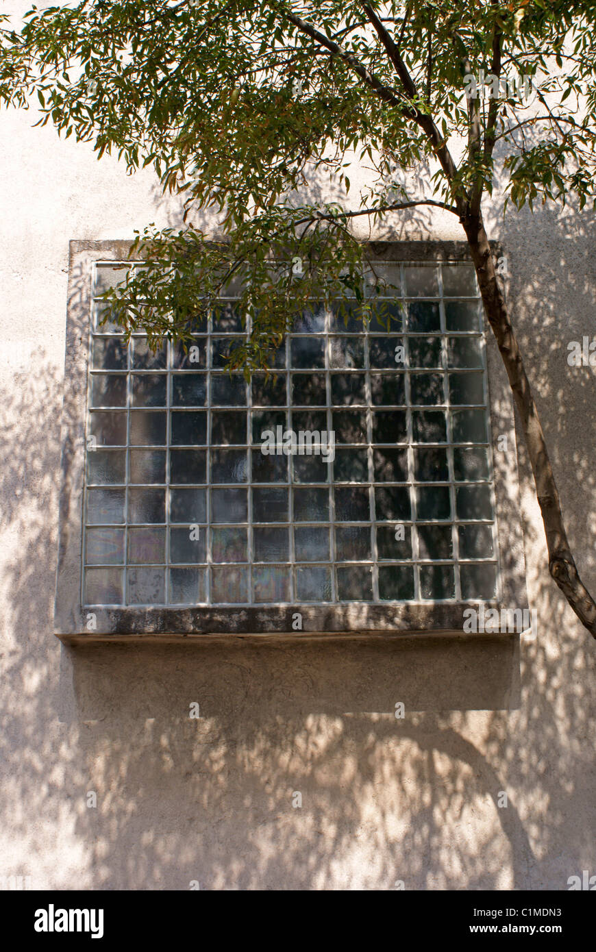 Fenster des Museums Museo Casa Luis Barragan Haus in Polanco, Mexiko-Stadt, Mexiko. Stockfoto