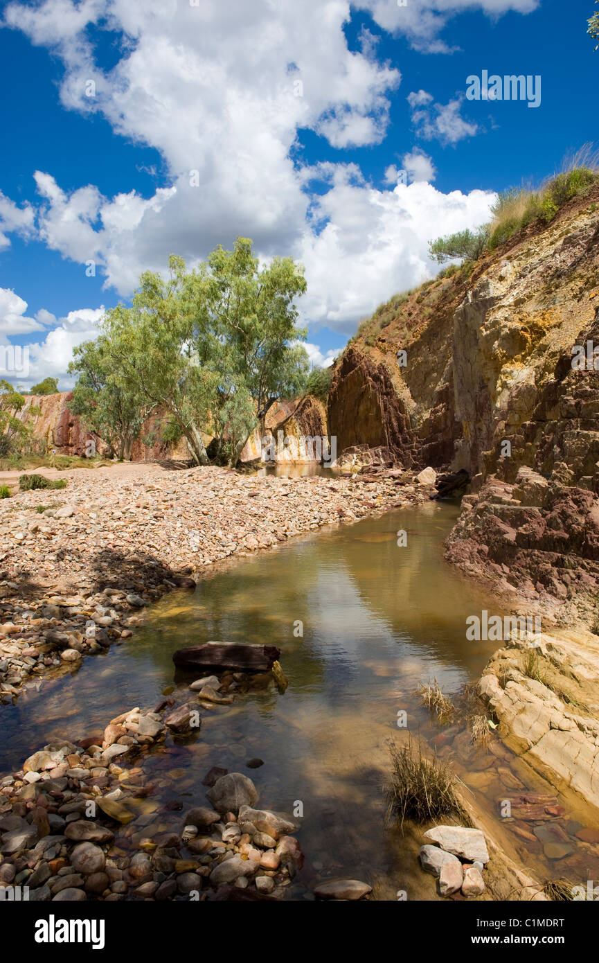 Die ockerfarbenen Gruben in den Western MacDonnell National Park, Australien Stockfoto