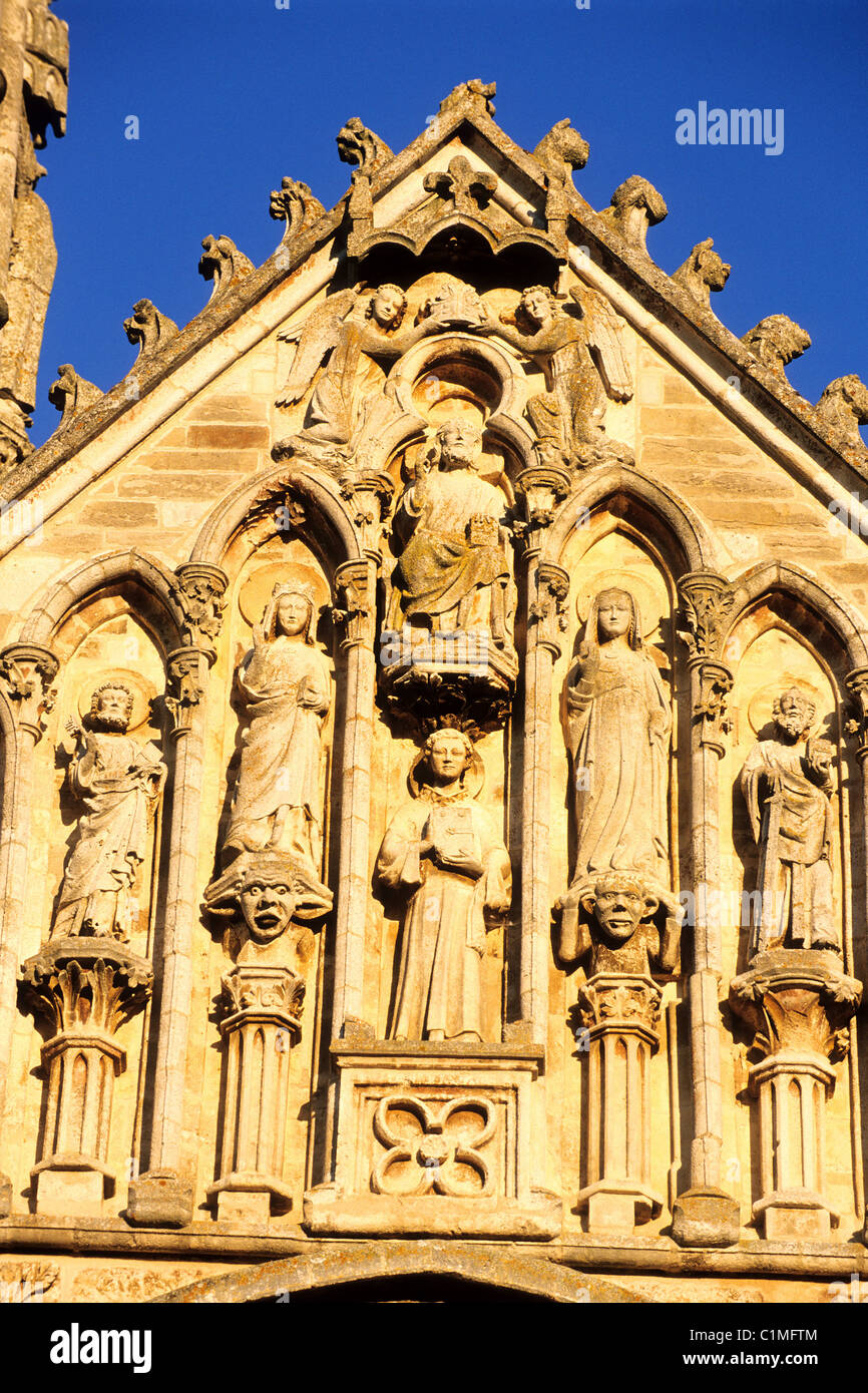Frankreich, Yonne, Saint Pere Sous Vezelay Dorf, Detail der gotischen Fassade des 13. Jahrhunderts der Kirche Our Lady Stockfoto