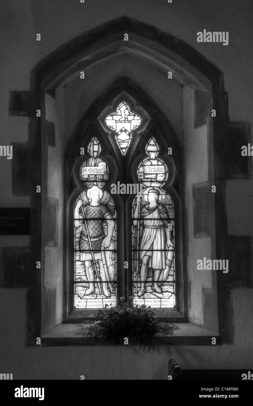 Nachtfenster aus dem Templer. St Mary the Virgin Church, St Briavels, Forest of Dean, Großbritannien. Stockfoto