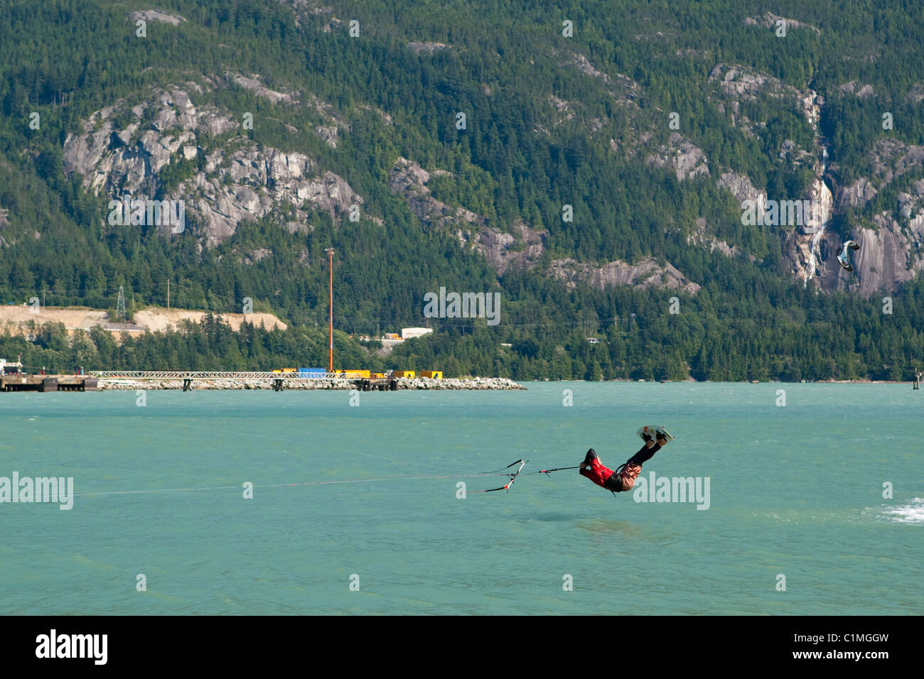 In der Luft Kiteboarder am "Spieß", Squamish, BC, Kanada. Stockfoto