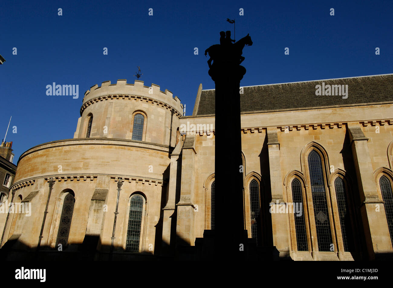 Großbritannien, London, Temple Church und Statue von zwei Templer auf einem Pferd Stockfoto