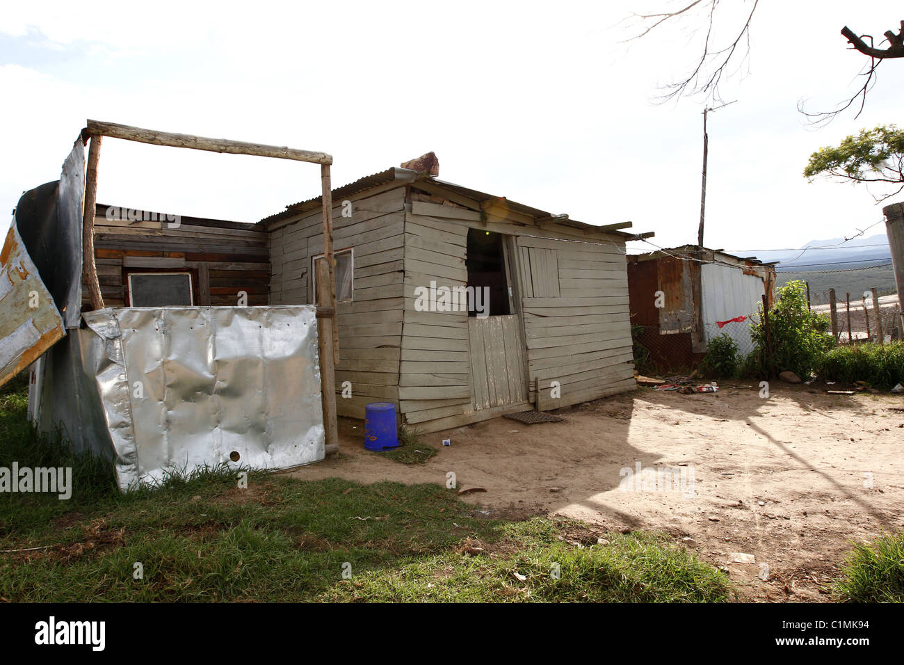 HÖLZERNE TOWNSHIP Haus Hütte KWANOKUTHULA TOWNSHIP in Südafrika 5. Juli 2011 Stockfoto