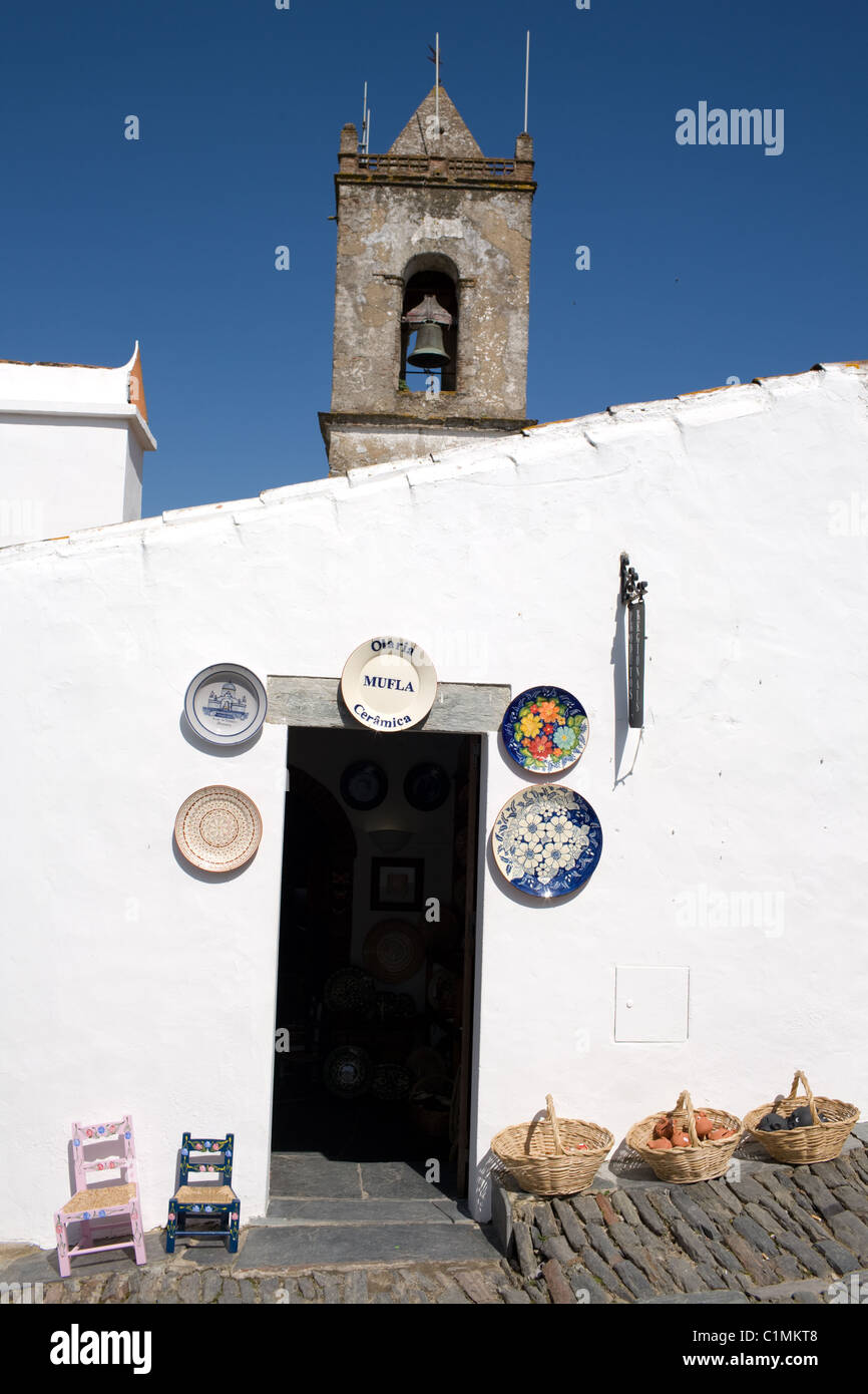 Handwerker-Geschenke für den Verkauf in historischen Monsaraz, Portugal, Alentejo Region Stockfoto