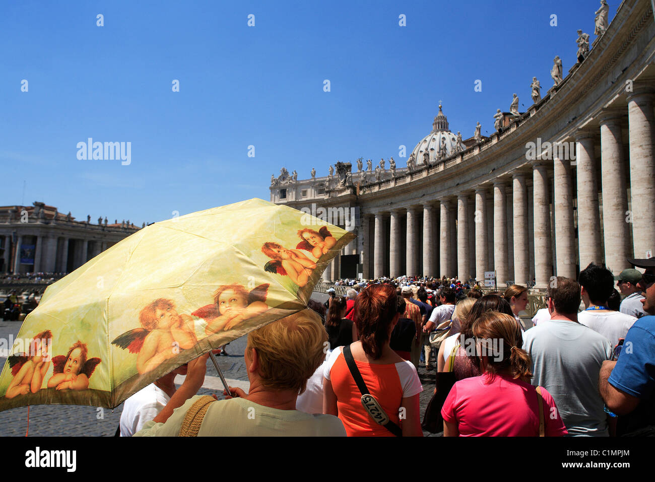 Italien, Latium, Rom, Vatikan, St. Peter Basilika stehen Schlange Stockfoto