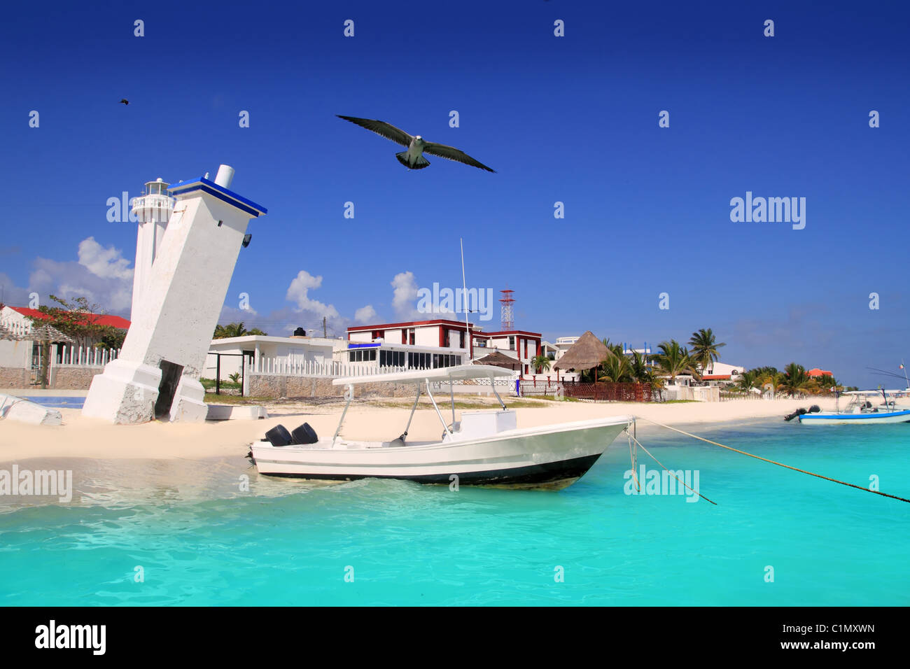 Puerto Morelos Strand Riviera Maya Karibik Alter Leuchtturm geneigt Stockfoto