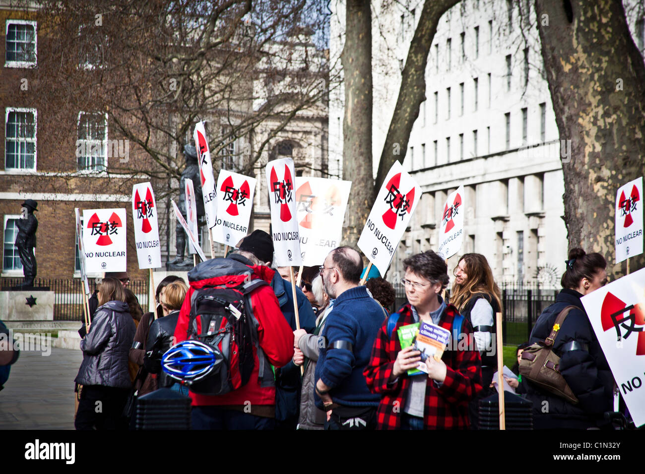 Anti-Atom-Demonstranten in Whitehall Stockfoto