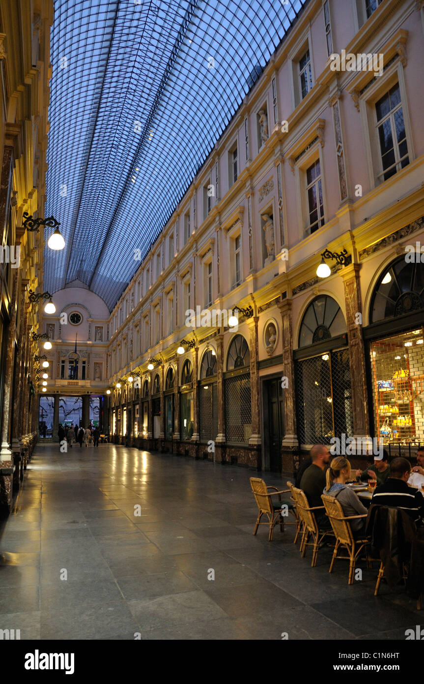 Restaurants und Geschäfte im Galeries Royales Saint-Hubert, Brüssel, Belgien Stockfoto