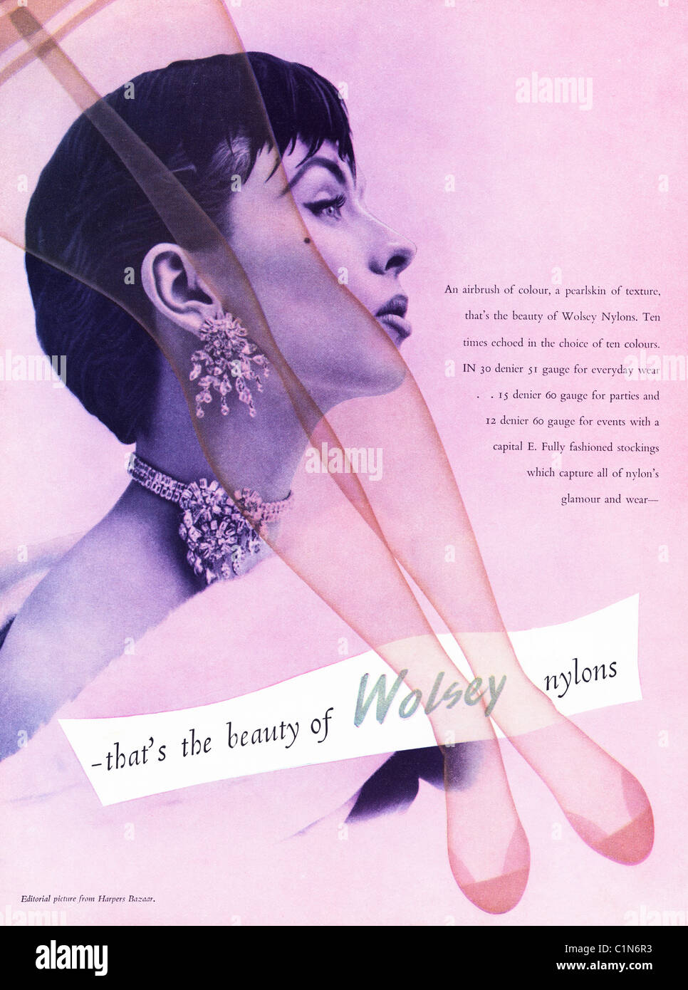Original Ganzseitige 1950er Jahre Anzeige In Frauen Mode Magazin Fur Wolsey Nylonstrumpfe Stockfotografie Alamy