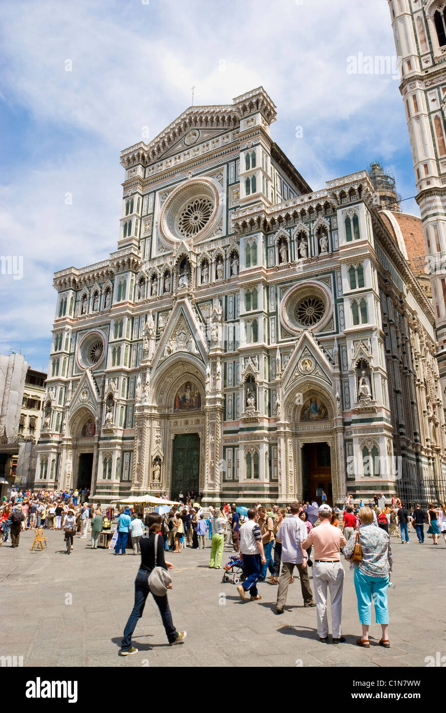 Florenz, Italien. Kathedrale von Santa Maria del Fiore (1436) oder der Dom, von der Piazza San Giovanni gesehen. Stockfoto