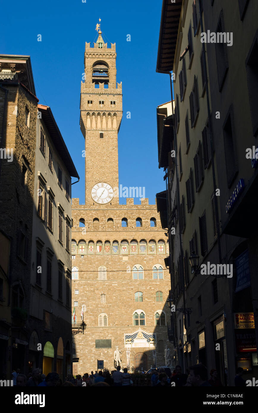 Florenz, Italien. Der Palazzo Vecchio und der Turm auf der Piazza della Signoria. Stockfoto