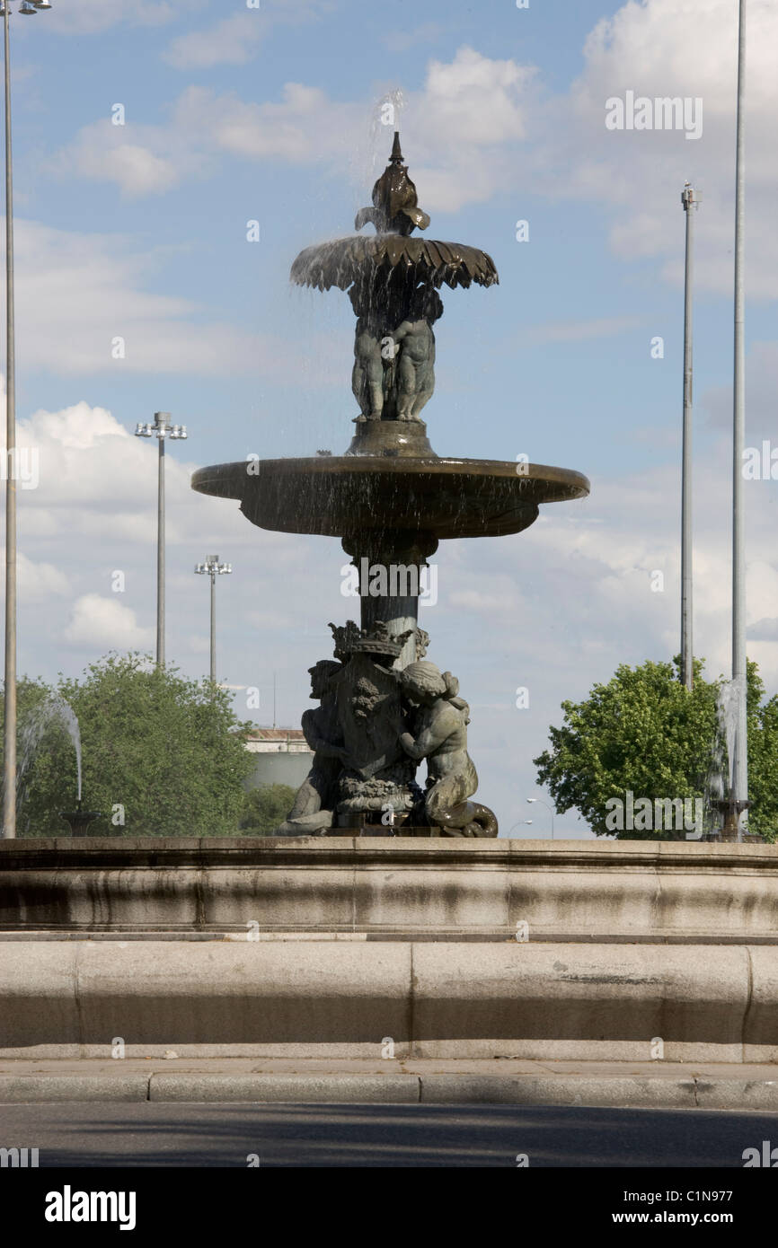 Madrid, Plaza del Emperador CarlosArtischockenbrunnen, Alcachofa, Artischocke, 1781 von Alfonso Bergaz Und Antonio Primo Errichtet Stockfoto