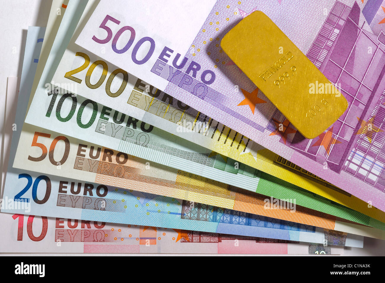 Euro und Gold Bar Stockfoto