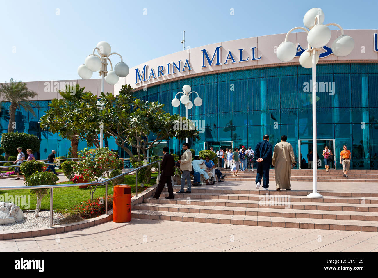 Shopper in der Marina Mall in Abu Dhabi, Vereinigte Arabische Emirate. Stockfoto