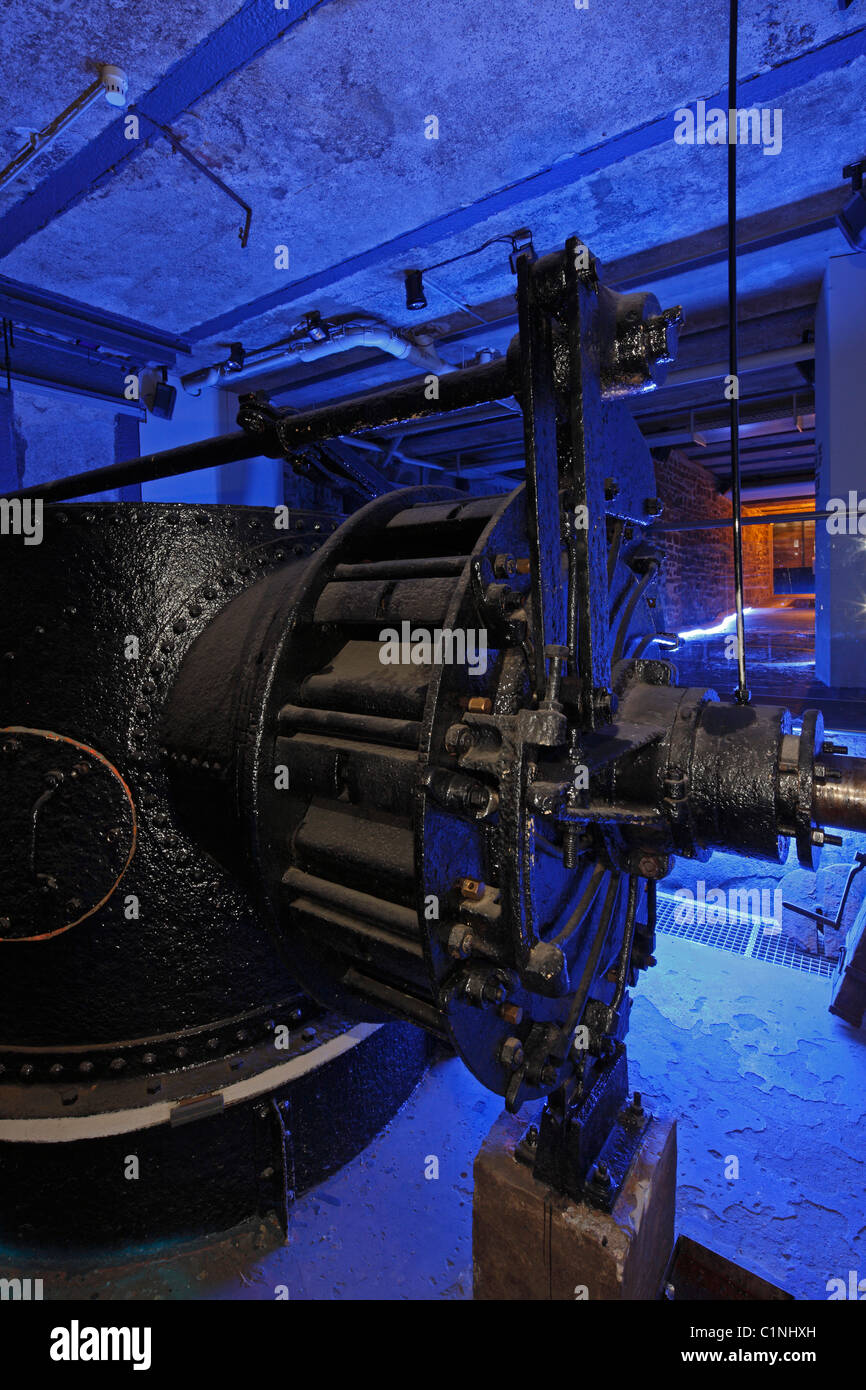 Engelskirchen, Dependance Baumwollspinnerei Ermen & Engels, LVR-Industriemuseum, Turbine Im Keller Mit Blauer Planungswettbewerb Stockfoto