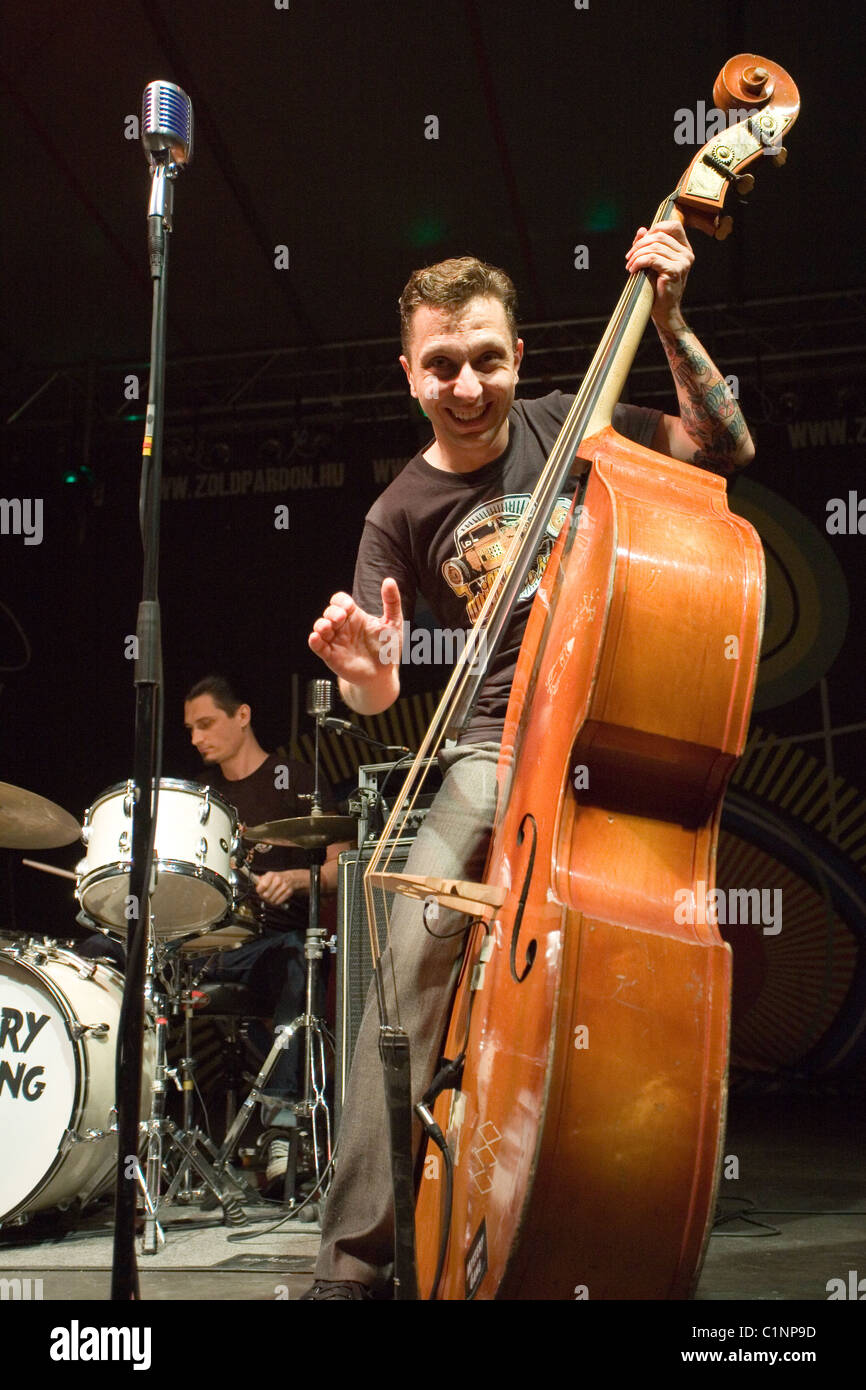 Mitglieder der Band Mystery Gang führen auf das Konzert in Budapest, Ungarn, 2010. Stockfoto