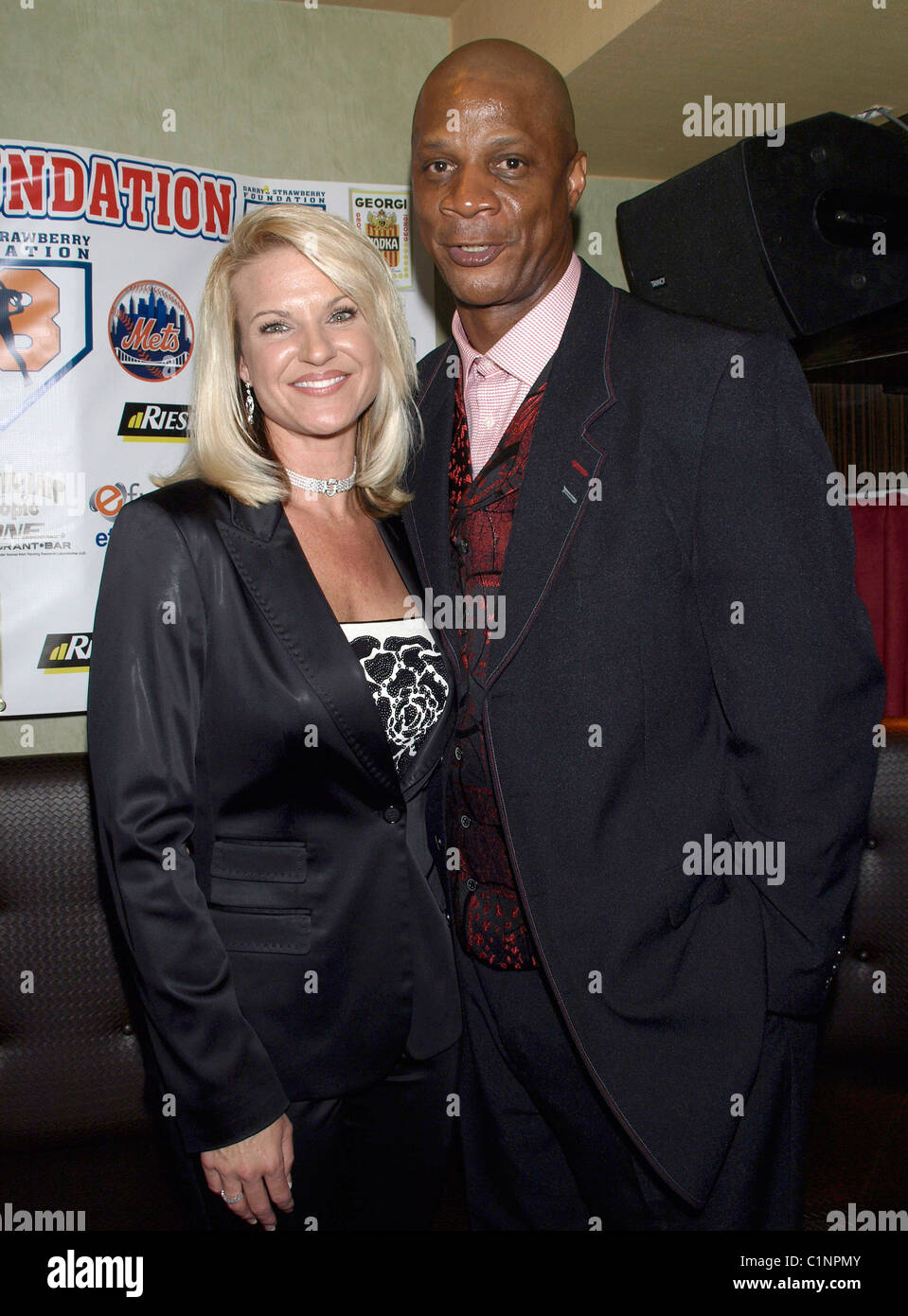Tracy Erdbeere und legendären Baseballspieler Darryl Strawberry auf seiner VIP-Buch-Release-Party im Hawaiian Tropic Zone New York Stockfoto