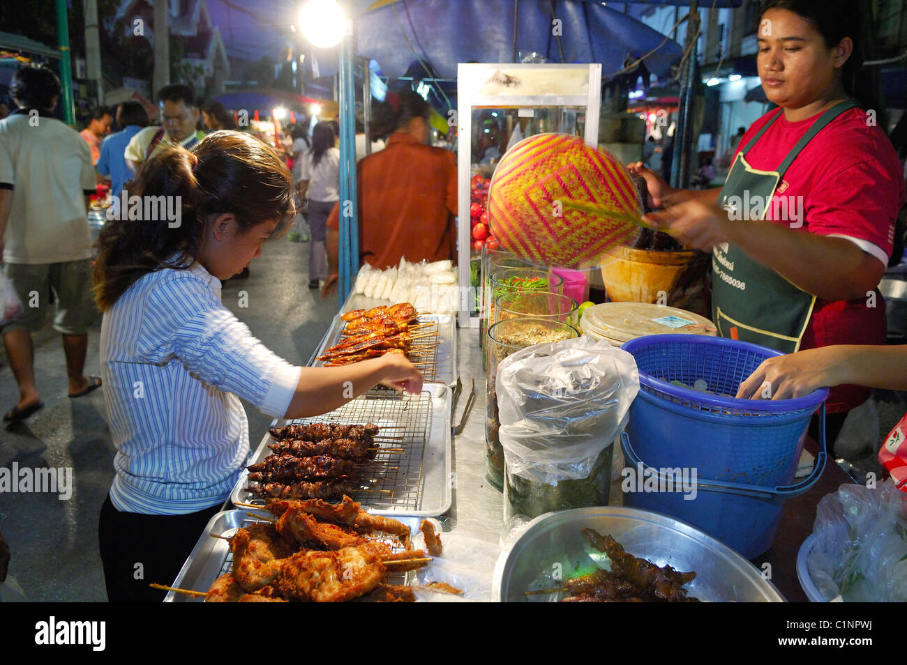 Thailand, Provinz Nakhon Ratchasima, Phimai, Nachtmarkt Stockfoto
